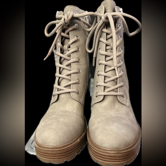 Gray GBG Los Angeles chunky heel combat boot size 8.5. - Picture 2 of 5